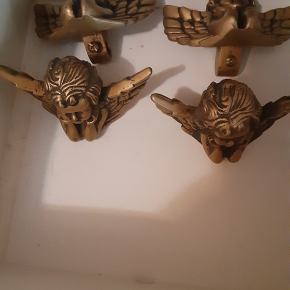 Curtain ends - Picture 4 of 4